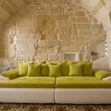 Explore The Historic City On Foot From An Old Town House Lecce Exterior foto