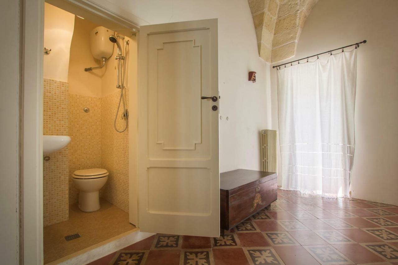Explore The Historic City On Foot From An Old Town House Lecce Exterior foto